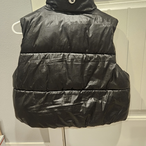 Vuori Hudson Insulated Cropped Puffer Zip Up Vest Size Medium Women's - Picture 8 of 8